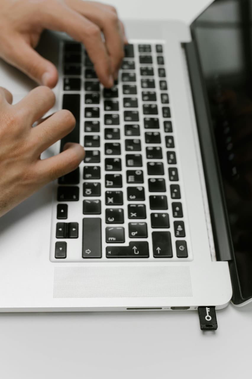 SimplicITy Virtual Desktops: Boost Productivity and Security