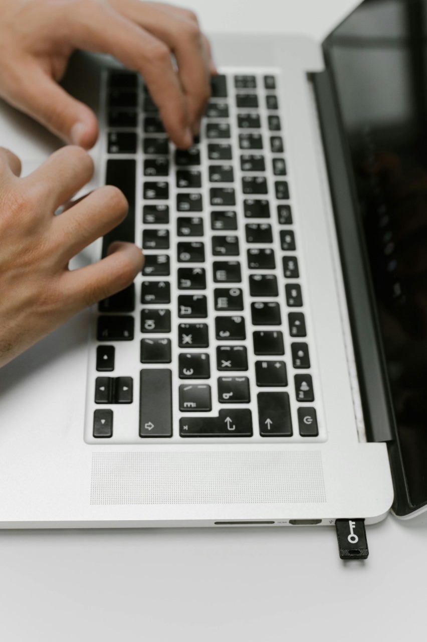 SimplicITy Virtual Desktops: Boost Productivity and Security
